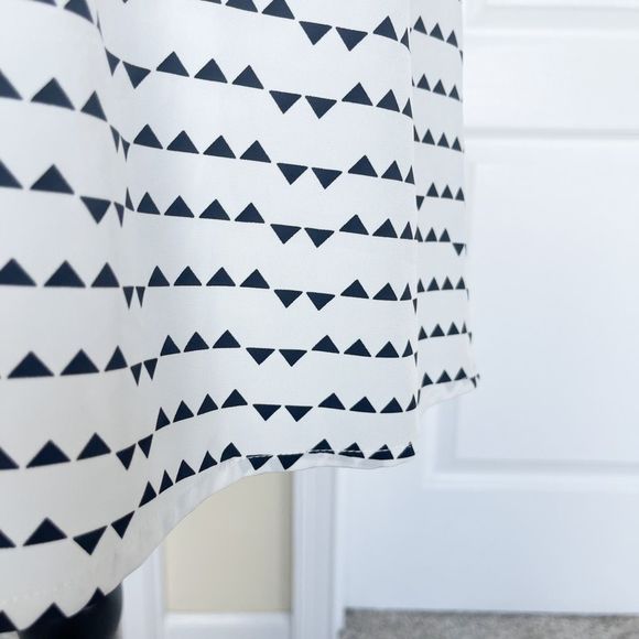 One Clothing Size‎ 0 Black White Contrast Triangular Collared Sleeveless Dress - Picture 7 of 12